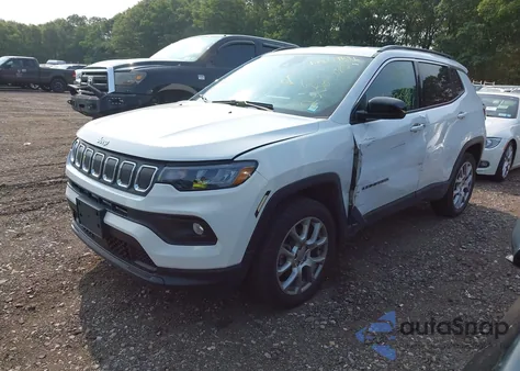 2022 Jeep Compass Latitude Lux 4X4 z USA, uszkodzony, nr VIN 3C4NJDFB5NT195364